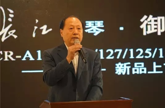  中国乐器协会理事长王世成在金宝乐器进行调研